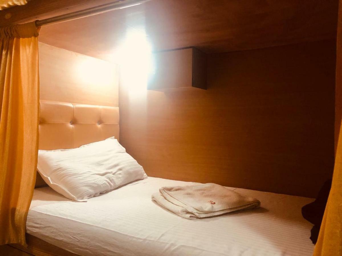 Mabrook Dormitory Mumbai Bagian luar foto